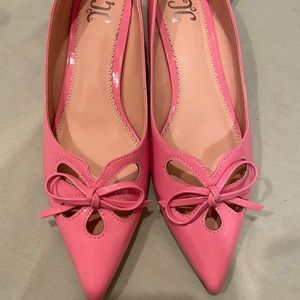 Perfect pink points with pretty bows